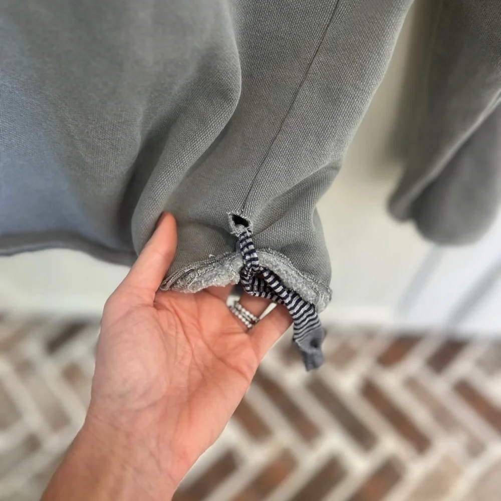 Unk Women's Gray Sweatshirt with Heart Design - Picture 4 of 8